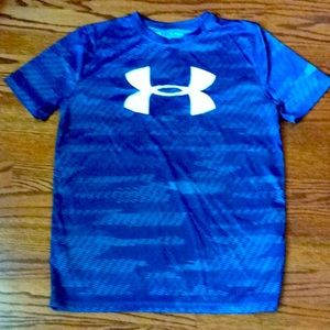 Boys UnderArmor short sleeve T-shirt